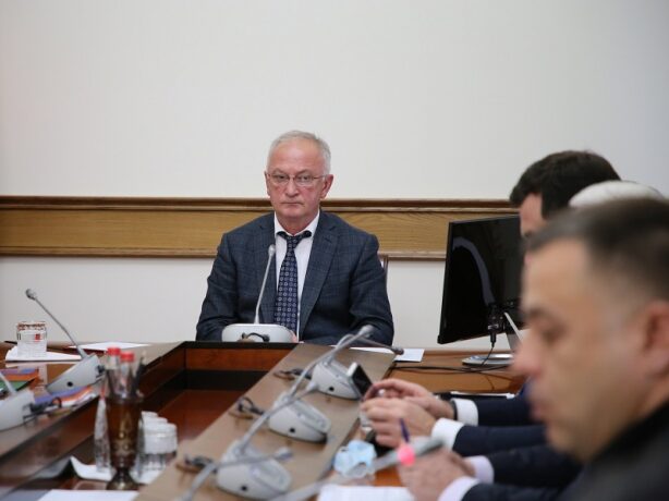 Вопросы оптимизации расходов на аренду административных зданий обсудили в Правительстве РД