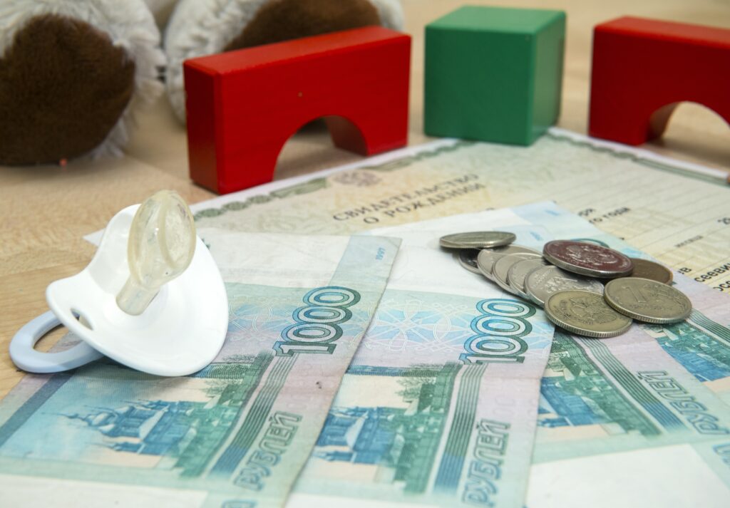 Более 4 млн рублей на поддержку первоклассников из малоимущих семей выплатили в Дагестане