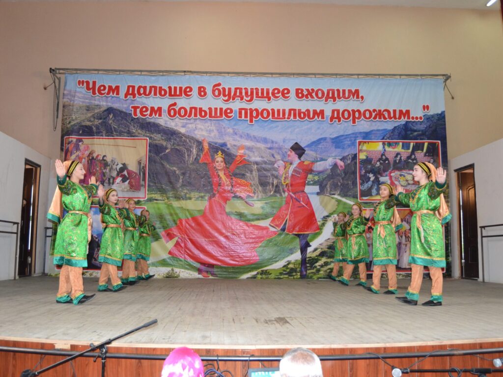 Праздничное мероприятие ко дню учителя провели в Гергебильском районе