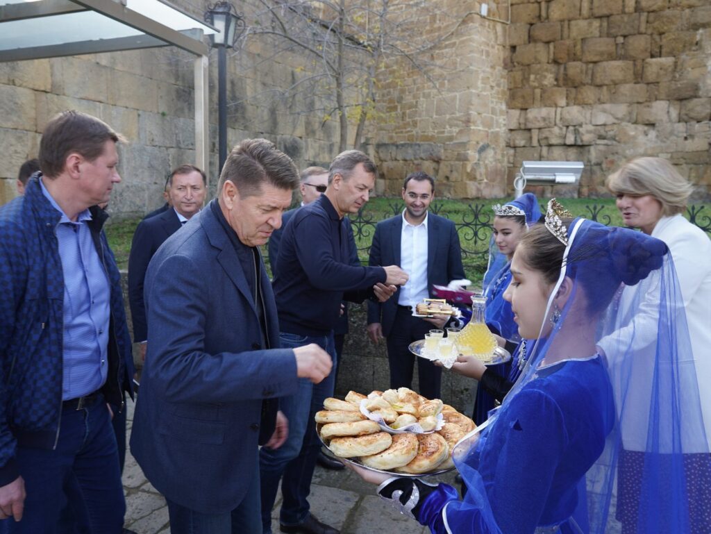 «На встречных курсах»