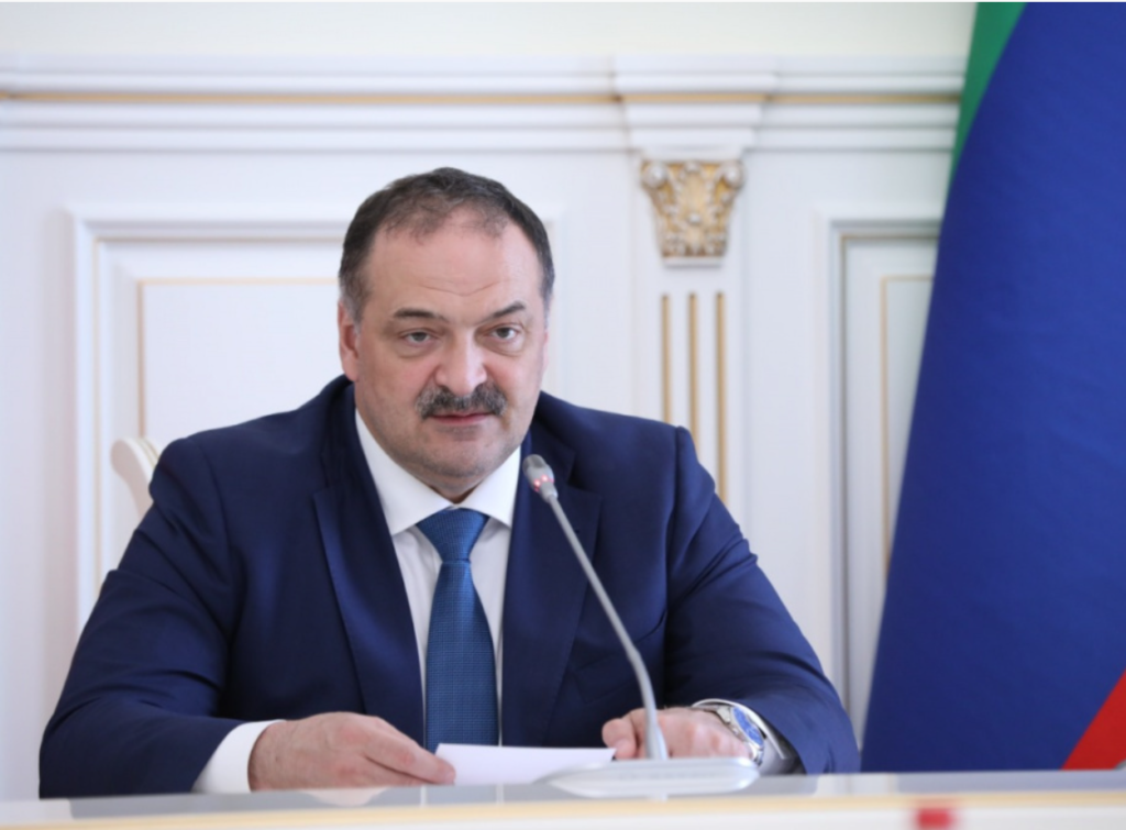Сергей Меликов поручил Минобрнауки РД рассмотреть готовность школ к дистанционному обучению