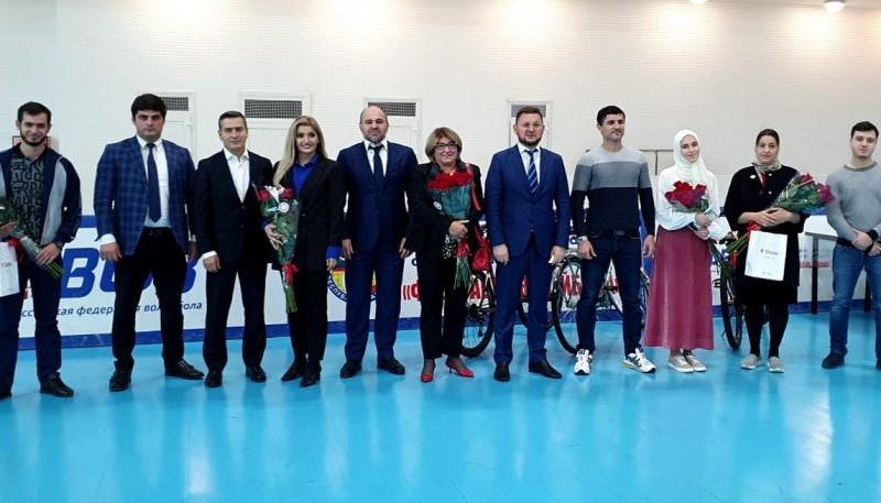 Победителей первого этапа розыгрыша призов среди вакцинировавшихся от COVID-19 наградили в Махачкале