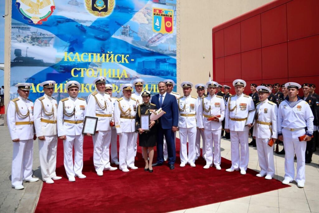 Сергей Меликов поздравил военных моряков с 299-летием со дня образования Каспийской флотилии