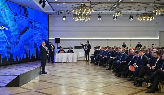 Глава РД принял участие в семинаре-совещании по Стратегии строительной отрасли и ЖКХ до 2030 года