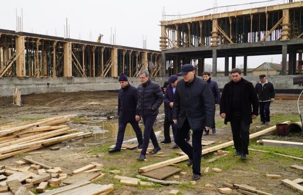 В селе Львовский-1 работы по возведению школы идут с опережением графика
