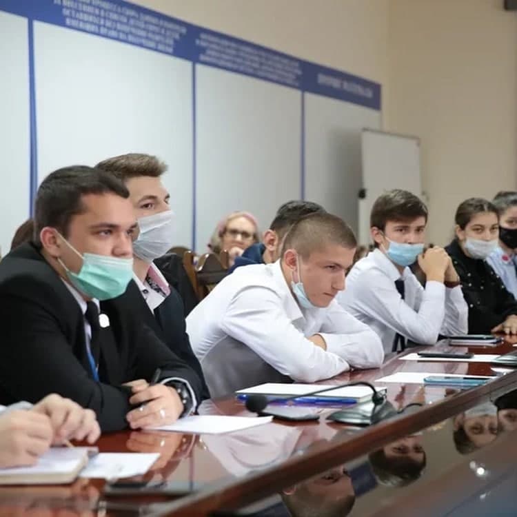 Свое первое заседание провел Совет школьников и студентов Дагестана