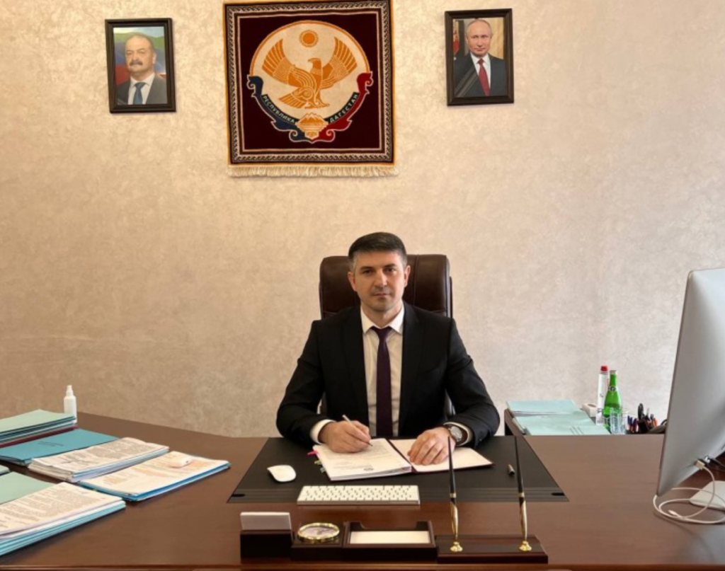 Врио министра энергетики и ЖКХ РД Ризван Мурадов заявил о необходимости снизить цены на топливо
