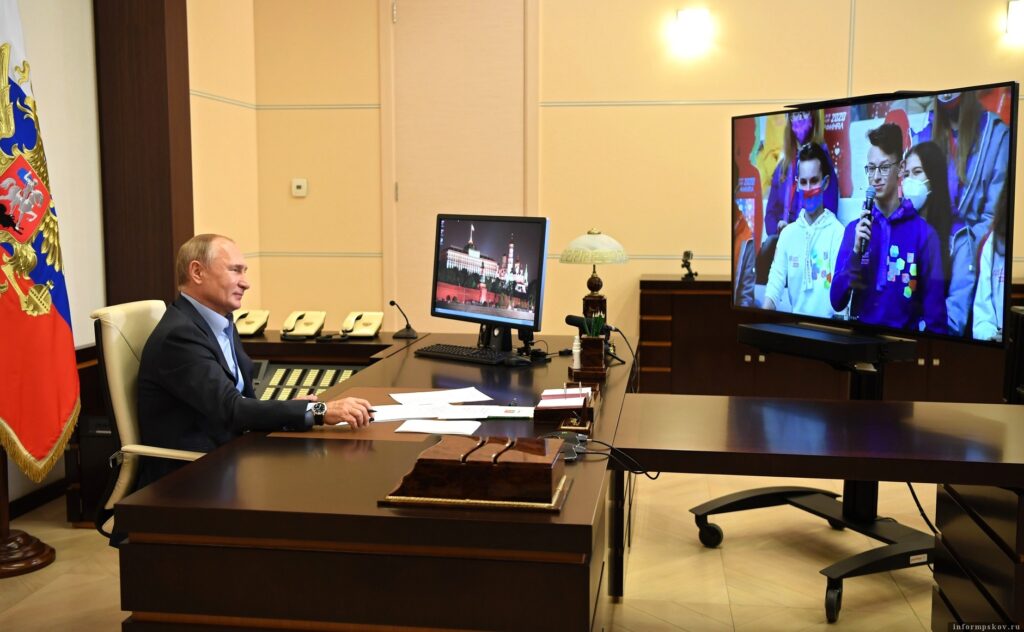 Владимир Путин поздравил финалистов конкурса "Большая перемена"