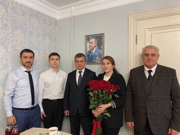 Нюсрет Омаров поздравил семью погибшего Героя РФ Арзулума Ильясова с Днём Героев Отечества