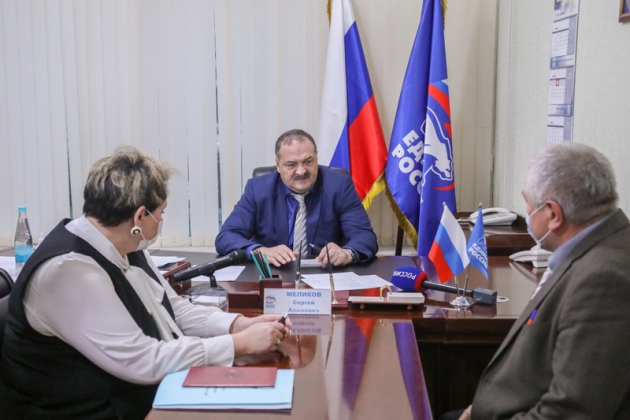 Декаду приемов граждан «Единой России» в Дагестане открыл Сергей Меликов