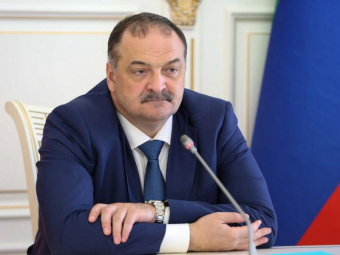 Сергей Меликов потребовал решить проблему несвоевременных выплат детских пособий