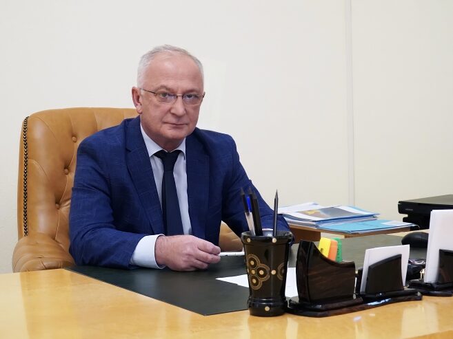 Абдулпатах Амирханов поздравил работников СМИ с Днём российской печати