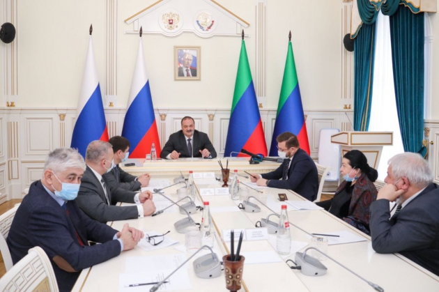Под руководством Сергея Меликова прошло заседание оргкомитета по проведению Года образования в РД
