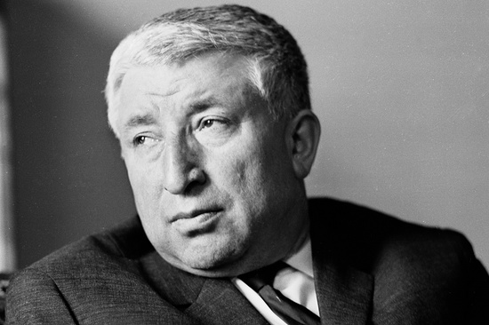 Более 70 мероприятий включены в план по подготовке к празднованию 100-летия поэта Р. Гамзатова
