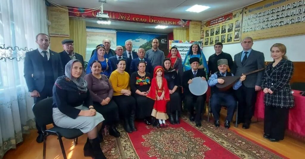 Dilim mənim, kimliyimdir