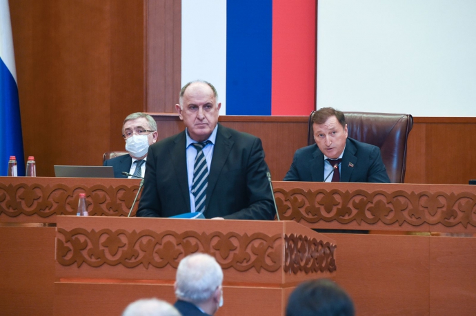 Абдулмуслим Абдулмуслимов встретился с членами парламентских фракций Народного Собрания РД