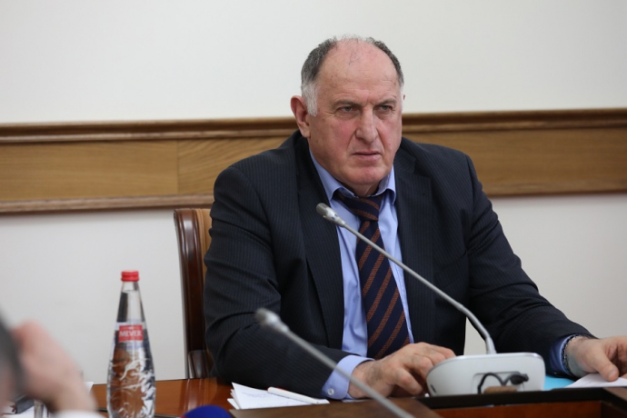 Премьер-министр Дагестана призвал владельцев АЗС снизить розничные цены на топливо на фоне снижения оптовых цен