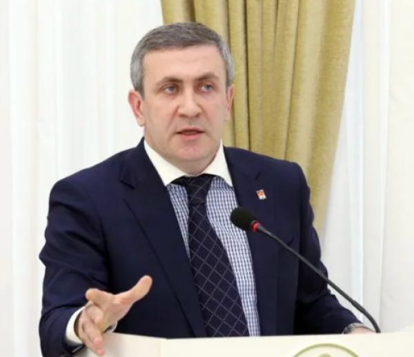 Запир Алхасов о санкциях и достойном ответе на них