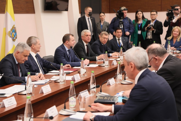 Абдулмуслим Абдулмуслимов на форуме в СКФО рассказал о принимаемых в республике мерах по поддержке экономики