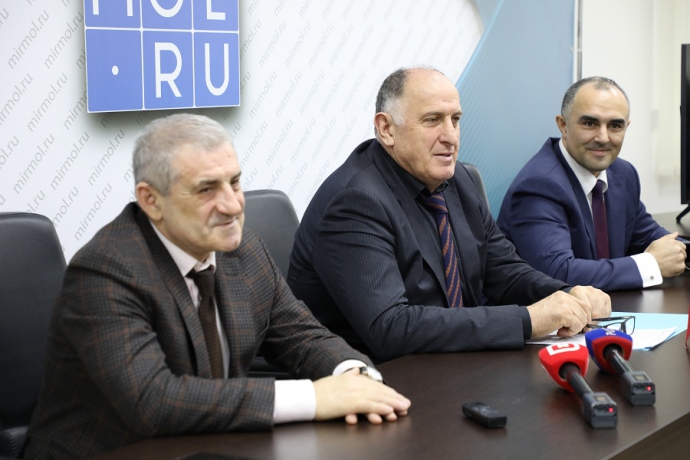 Премьер РД представил нового главу Минцифры РД Юрия Гамзатова