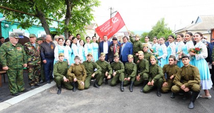 В Хасавюрте прошёл парад у дома ветерана Александра Макухи