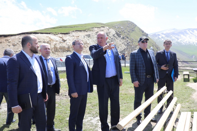Абдулмуслимов поручил ускорить строительство водовода для водоснабжения 25 тысяч жителей Казбековского района