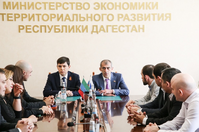 Руслан Алиев представил коллективу Комитета по госзакупкам Дагестана нового руководителя