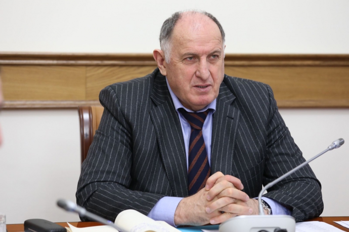 Абдулмуслим Абдулмуслимов поздравил работников радио и отрасли связи с профессиональным праздником