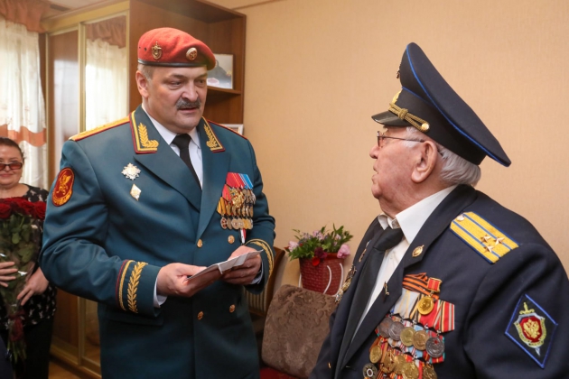 Глава Дагестана поздравил ветерана ВОВ Курбана Курбанова с Днём Победы