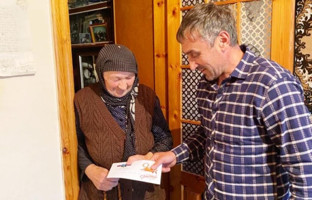 Вдов умерших и погибших участников ВОВ, поздравили в Гунибском районе