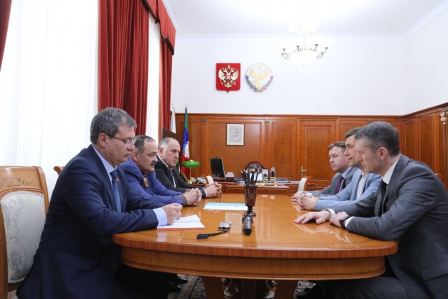 Глава Дагестана встретился с новым гендиректором «Газпром межрегионгаз Махачкала» Ленаром Мансуровым