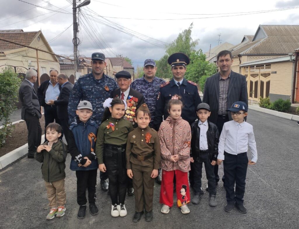 Росгвардейцы Дагестана поздравили ветеранов Великой Отечественной войны с наступающим Днем Победы