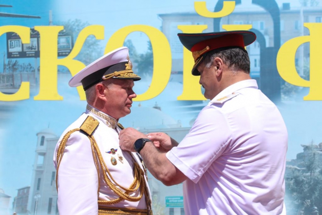 Сергей Меликов наградил военнослужащих Каспийской флотилии
