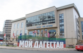 Держателям «Пушкинских карт» раздают подарки