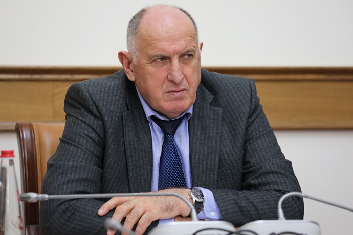 Абдулмуслим Абдулмуслимов: Рабочие места в сельских школах нужно сохранять