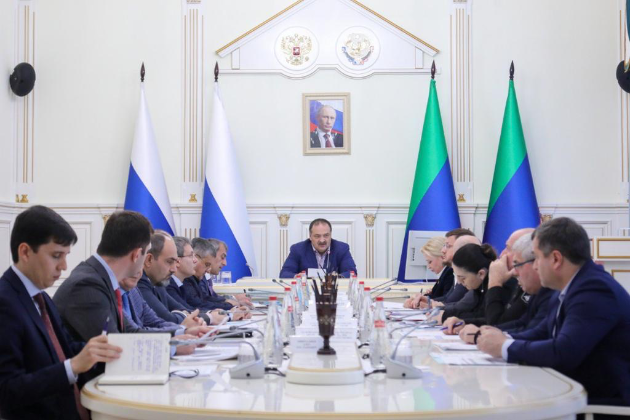 Глава Дагестана провёл совещание по вопросам строительства и капитального ремонта дагестанских школ