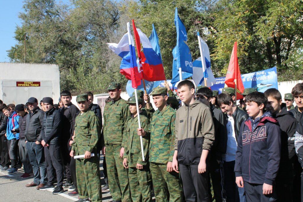Начало осенней призывной кампании отметили в Кизилюрте