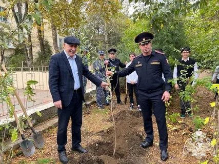 В Дагестане росгвардейцы высадили деревья в память о погибших коллегах