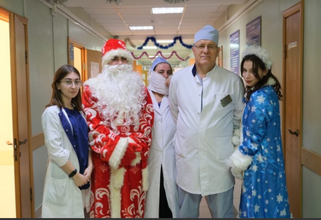 В Махачкале поздравили с Новым годом детей, находящихся на лечении в больнице