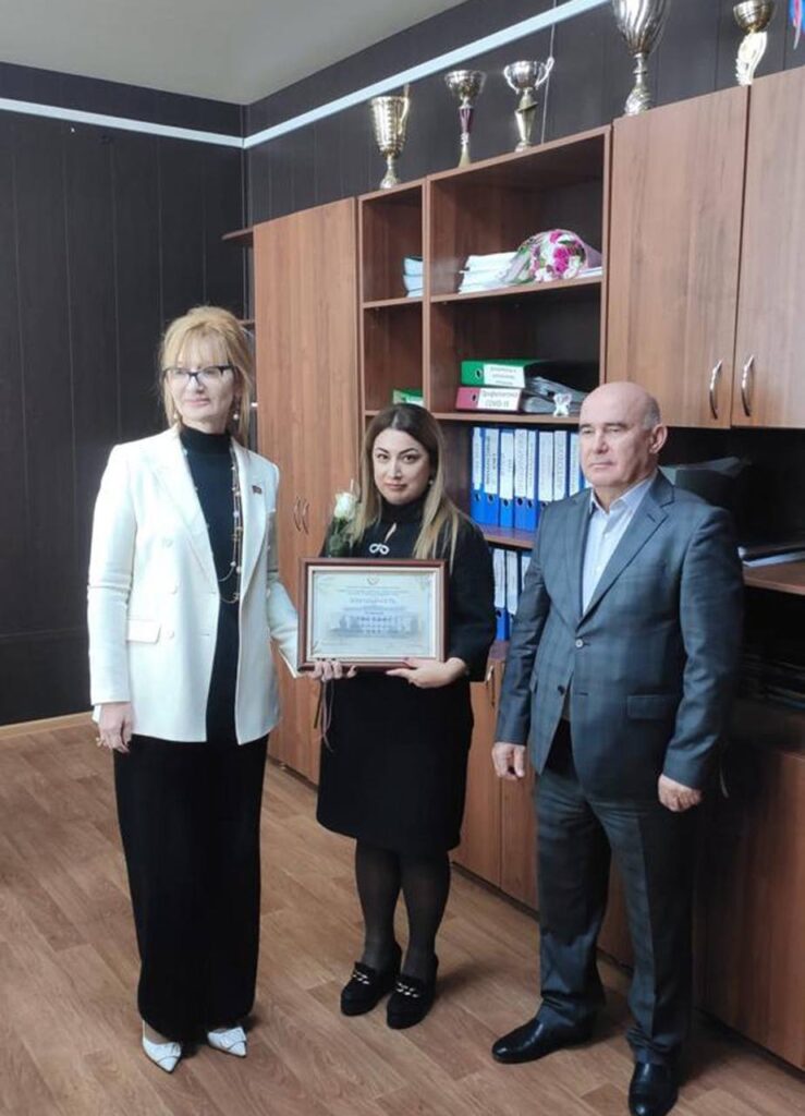 Депутат НС РД Асият Алиева посетила школу №2 посёлка Мамедкала