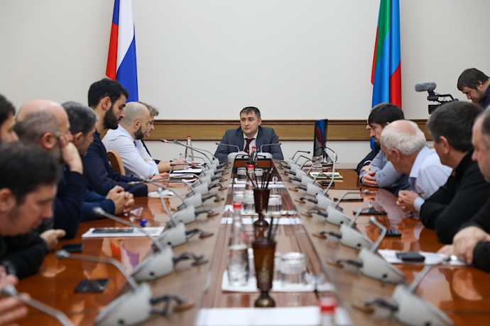 Мурад Казиев подверг критике работу подрядных организаций, занимающихся строительством ФАПов