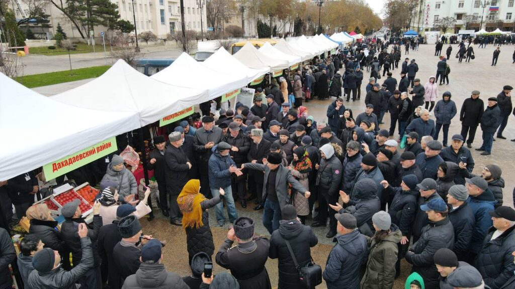 Kənd təsərrüfatı yarmarkasında xalq sənəti ustaları iştirak edib