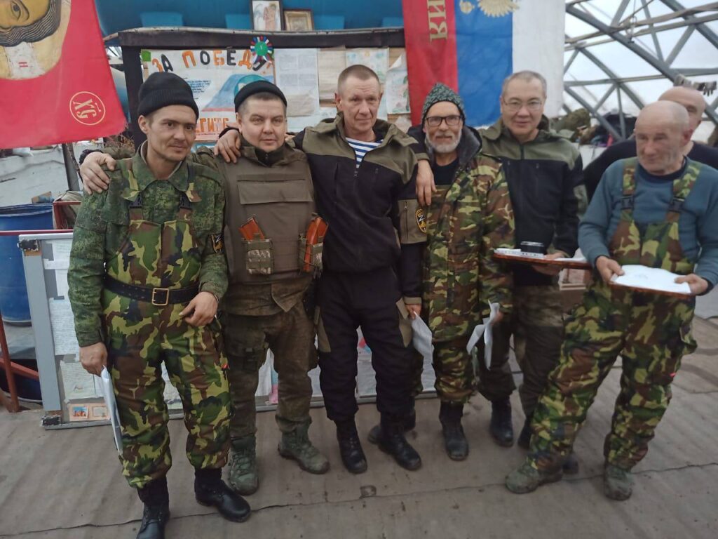 Добровольца Данияла Шандиева в ДНР наградили медалью и именными часами