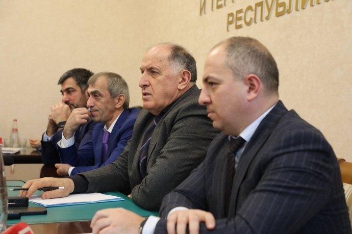 Абдулмуслим Абдулмуслимов представил коллективу Минэкономразвития РД нового руководителя