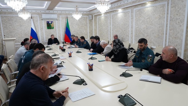 8 января в 8.30, в конференц-зале Администрации состоялось оперативное совещание членов комиссии по чрезвычайным ситуациям под председательством Главы города Хасавюрт Корголи Корголиева