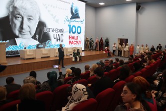 В Махачкале прошел поэтический час, посвященный празднованию 100-летия со дня рождения Расула Гамзатова