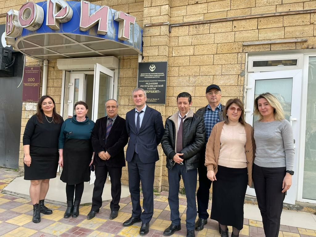 Руководитель Дагинформа Абдуразак Джамалутдинов посетил редакцию газеты «Дербент»