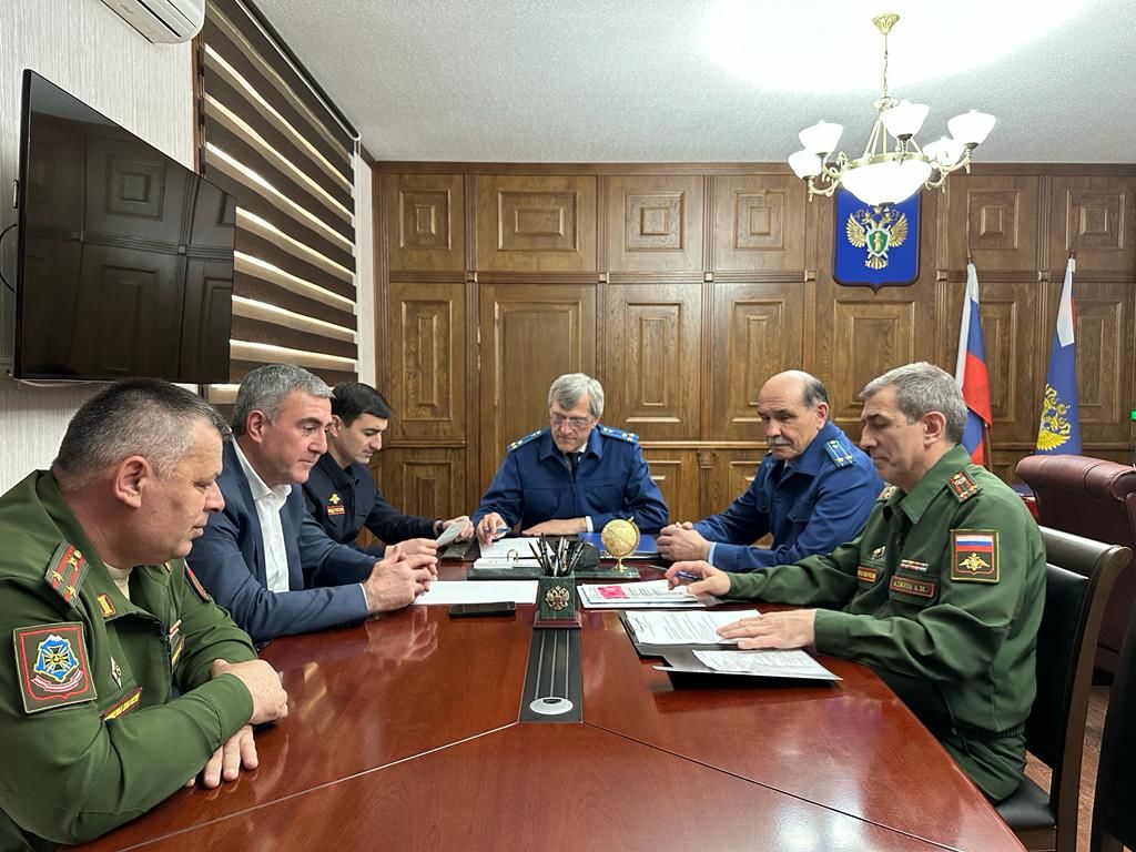 По инициативе депутата Уллубия Абукова обсудили вопросы проведения весенней призывной кампании