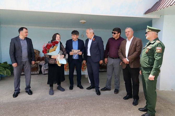 Глава Табасаранского района Магомед Курбанов поздравил бывшую узницу концлагерей с Днём Победы