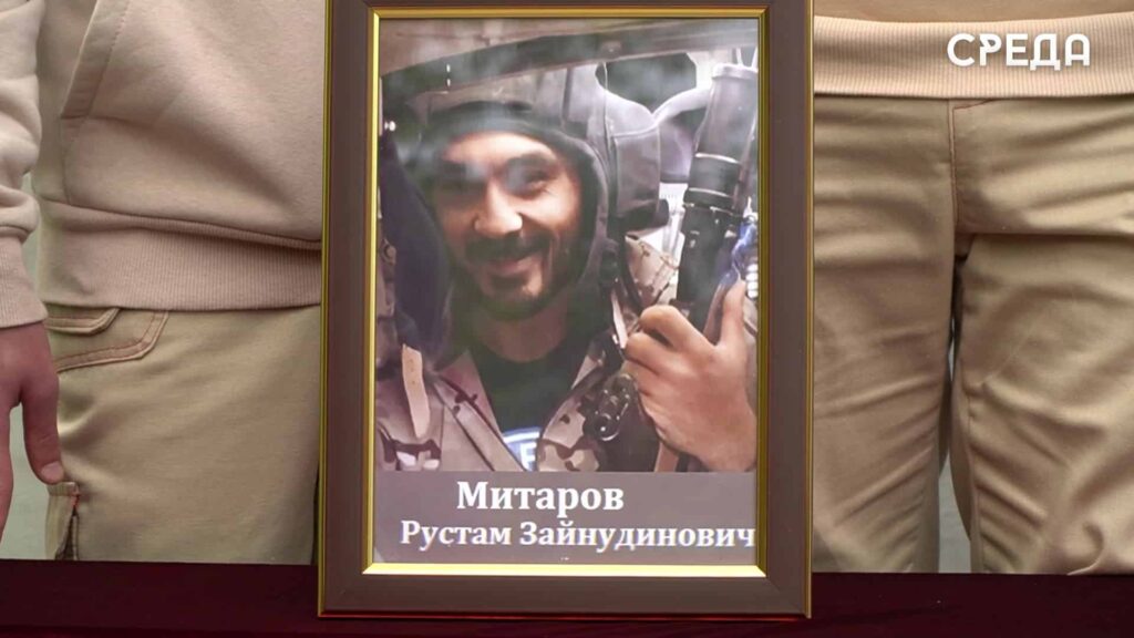 Открытие мемориальной доски в память о погибшем участнике СВО Рустаме Митарове состоялось в школе № 1 г. Каспийска
